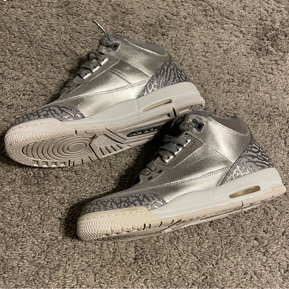 Silver Air Jordans women or kids - Picture 2 of 8